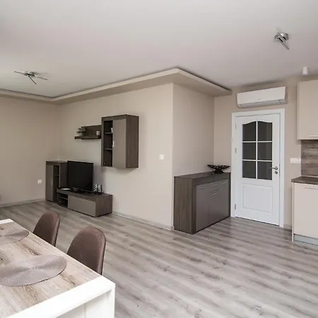 Cozy Flats Nearby Center Free Park Area Apartment Varna