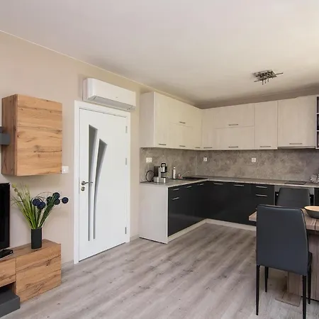 Cozy Flats Nearby Center Free Park Area Varna