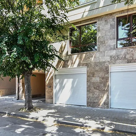 Cozy Flats Nearby Center Free Park Area