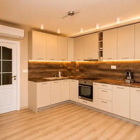 Cozy Flats Nearby Center Free Park Area Апартаменти