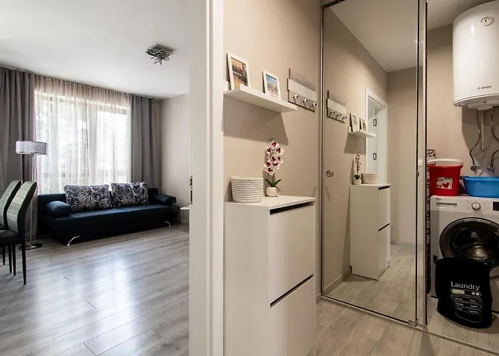 Cozy Flats Nearby Center Free Park Area شقة