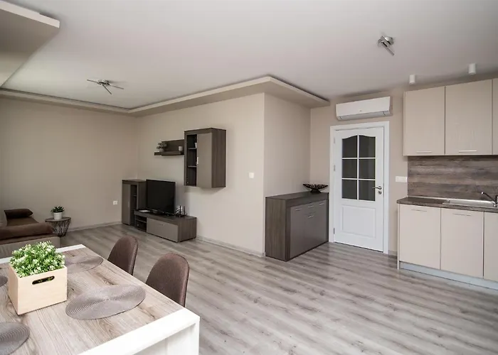 Cozy Flats Nearby Center Free Park Area شقة فارنا