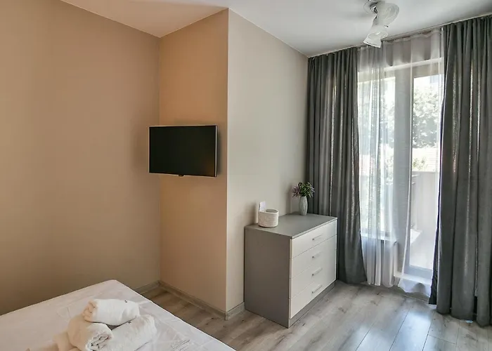 Cozy Flats Nearby Center Free Park Area شقة